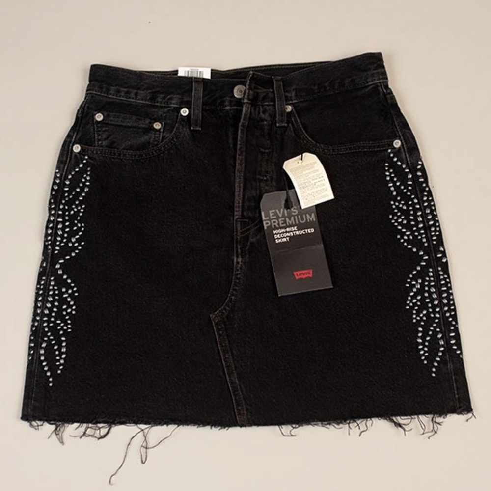 Levi’s denim skirt size 27 NWT